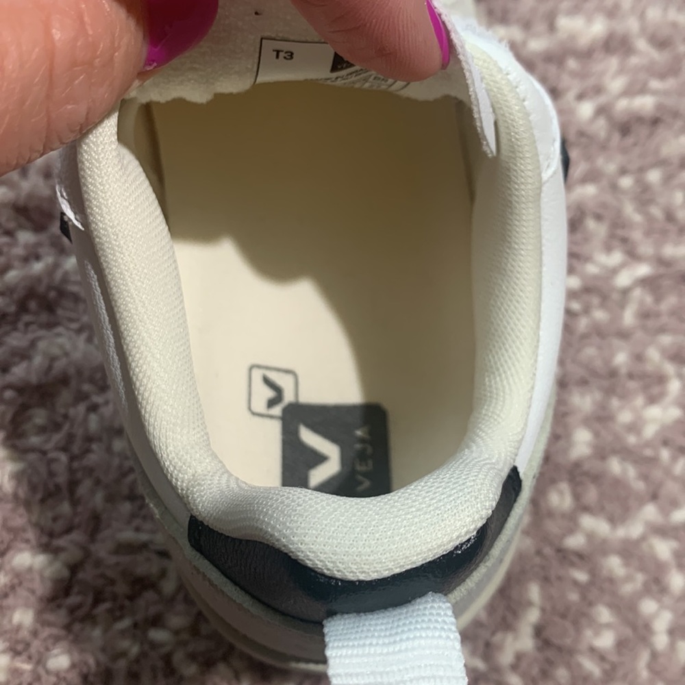 Veja V- 10 Sneaker - Picture 8 of 11